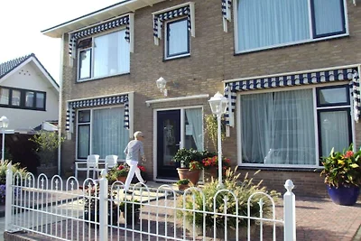Appartement in Domburg met zwembad