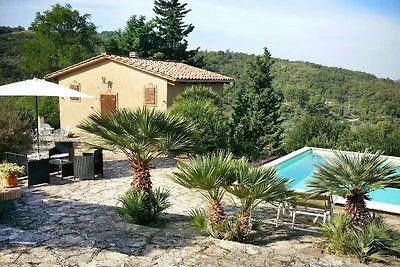 Villa in Sasso Pisano mit Garten