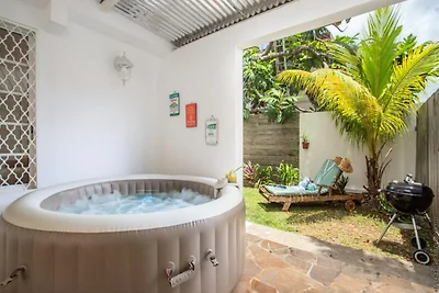 Villa in Robert Bay mit Pool und Whirlpool