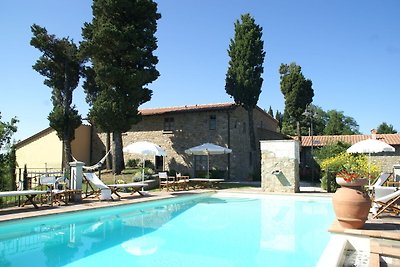 Modernes Ferienhaus in Montecarelli mit Pool
