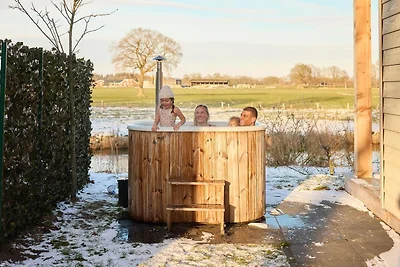 Luxuriöse Wellness-Lodge mit Sauna und Whirlp...