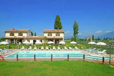 Villa panoramica a Cannara con piscina