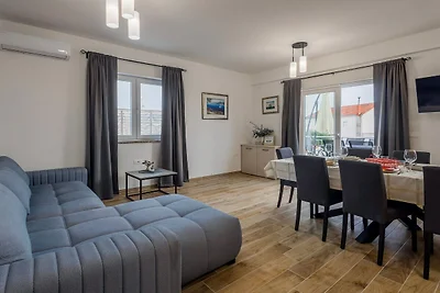 Holiday Home Milutin 1 - Four Bedroom Holiday...
