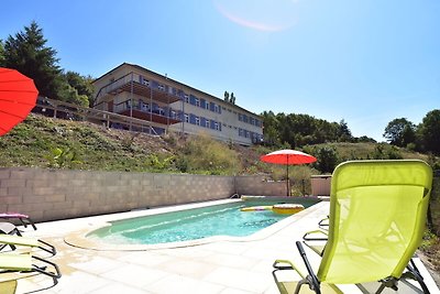 Luxe appartement in Bourgogne met zwembad