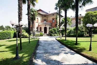 Exquisite Villa in Desenzano Del Garda am See