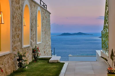 Villa in Kalkan mit Schwimmbecken