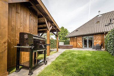 Holiday home, sauna & hottub, 4 km from...