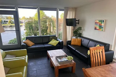 Huis in Boornzwaag met eigen aanlegsteiger