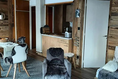 Schöne, komplett renovierte 2-Zimmer-Wohnung ...