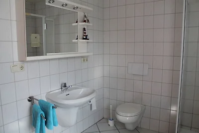Moderne woning met tuin midden in een...