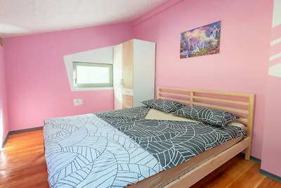 Family-Friendly Serene Retreat Holiday Home -...