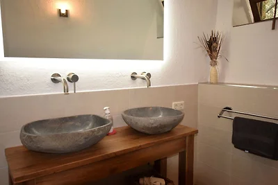 Modern vakantiehuis met zwembad