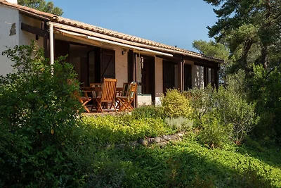 Villa in collina su terreno privato con vista