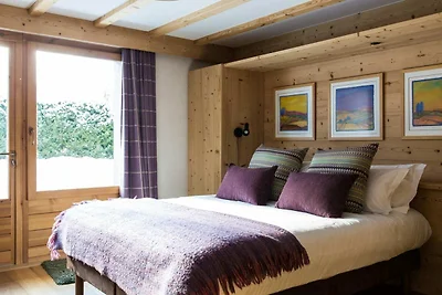 Luxurious Chalet with Panoramic Views & Hot...