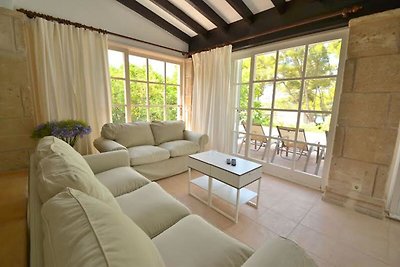 Luxus-Villa mit privatem Pool und Blick auf d...