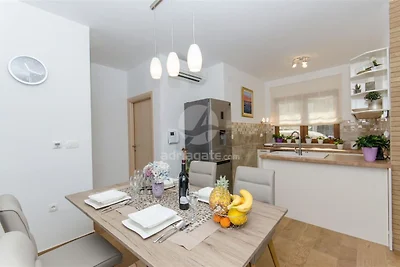 Villa LA-Two Bedroom Apartment with Terrace