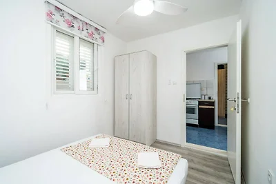 Apartment & Rooms Alan - Double Room with Sha...
