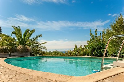 Sea-view Villa in Cavalaire sur Mer with Swim...