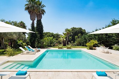 Elegant villa in Salemi with swimming pool