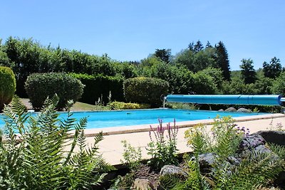 Casa de vacaciones en Dun-les-Places con pisc...