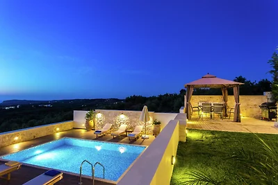 Villa in Arkadi mit Pool & Meer in der Nähe