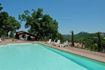 Herrenhaus in Montefiascone mit Pool