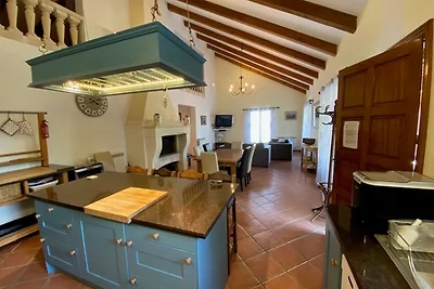 Spaziosa villa con piscina privata in...