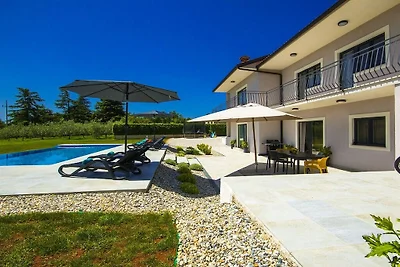 Villa in Vižinada mit Schwimmbecken