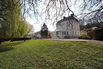 Traditionelles Schloss in Bar-sur-Seine