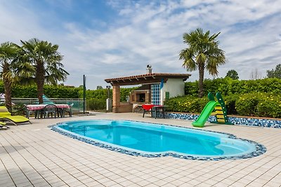 Schönes Ferienhaus in Zelarino mit Pool