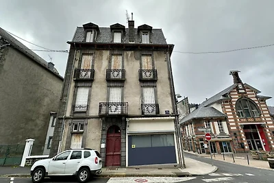 Moderne Schutzhütte am Dorfrand