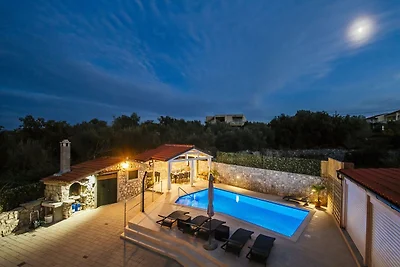 Bella casa vacanza con piscina privata a Mali...