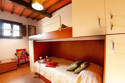 Bellissima villa in pietra sulle colline