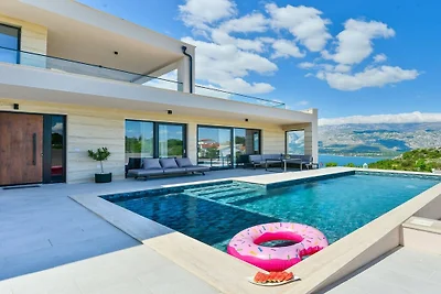 Villa in Vinjerac mit Schwimmbecken