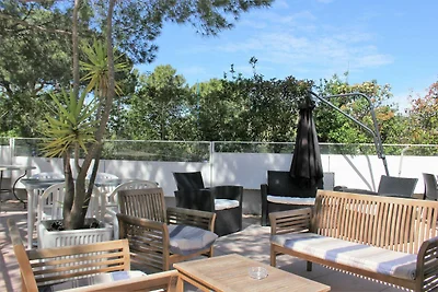 Modernes Appartement mit Schwimmbad