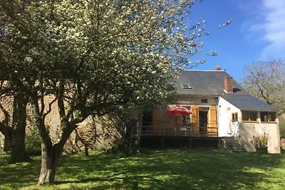 Helles Ferienhaus in der Gascogne mit Garten