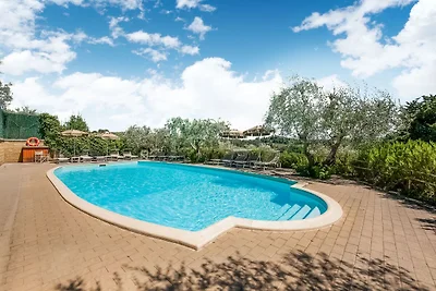 Agriturismo con piscina a Poggibonsi