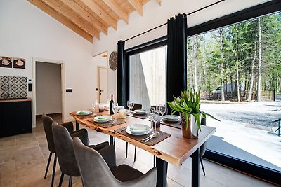 Schönes Ferienhaus in Biron mit Fass-Sauna un...