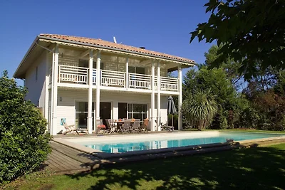 Villa mit Schwimmbad 400 Meter vom Strand...