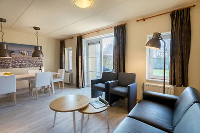 Stilvolle Doppelhaus-Villa mit Garten, 1 km v...
