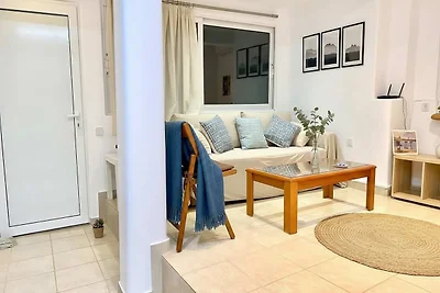 Paros Suite mit Balkon und Parkplatz