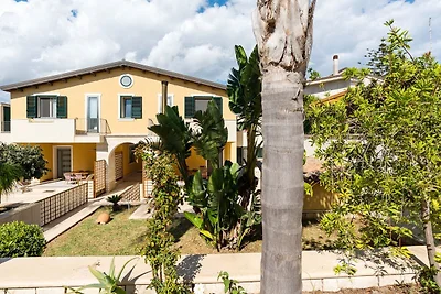 Appartamento vicino al mare con patio