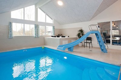 Mondänes Ferienhaus in Højby mit Schwimmbad