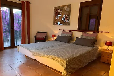 Luxuriöse Villa in Arenas mit Swimmingpool