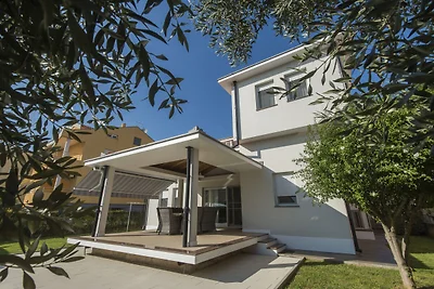 Villa al mare a Zara con piscina