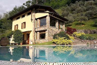 Wohnung in Villa, mit Garten, Grill