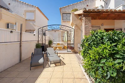 Moderna casa vacanze a Valencia con piscina