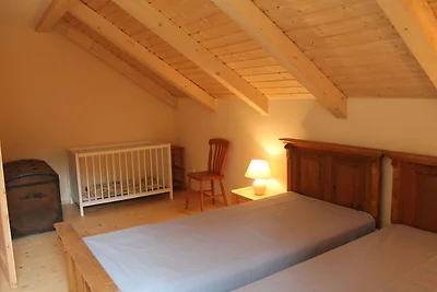 Comoda casa vacanze a Milire con foresta nell...
