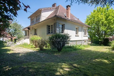 Malerisches Ferienhaus mit Garten