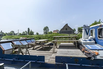Schönes Boot mit Terrasse in Merkem